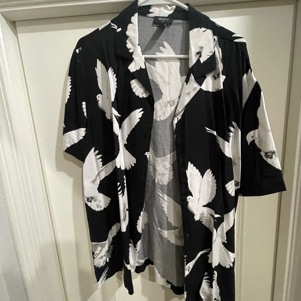 Black/White dove print revere collar shirt